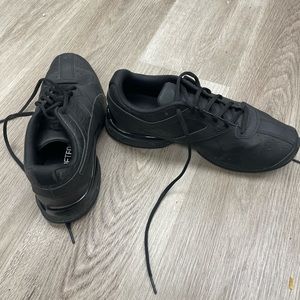 Men’s Puma size 9 shoes like new